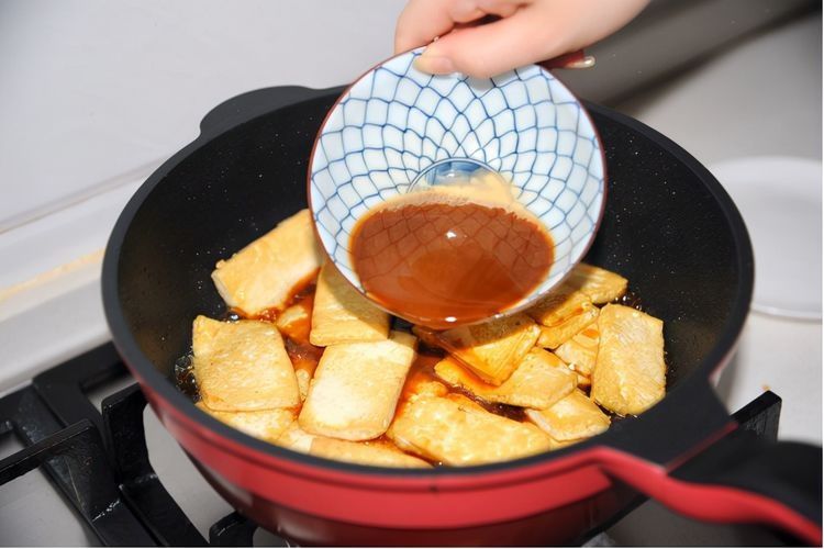 豆腐的做法多样，试试如此下饭的做法，看着就让人流口水