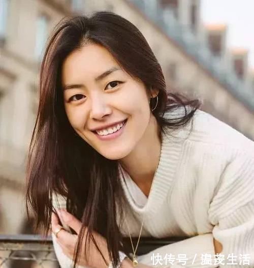 整成網(wǎng)紅的韓安冉，與女兒對比，網(wǎng)友：女兒好看多了