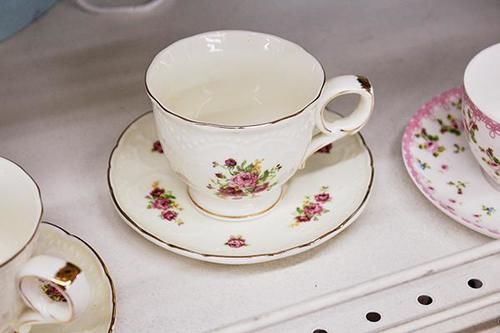 早起喝水能养生,白开水、柠檬水、蜂蜜水和盐水,早上喝哪个好?