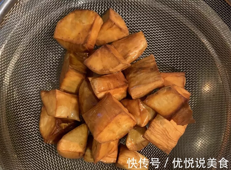 饭后甜品小吃,大叔教你韩式拔丝地瓜,香甜酥脆,只需几步就搞定