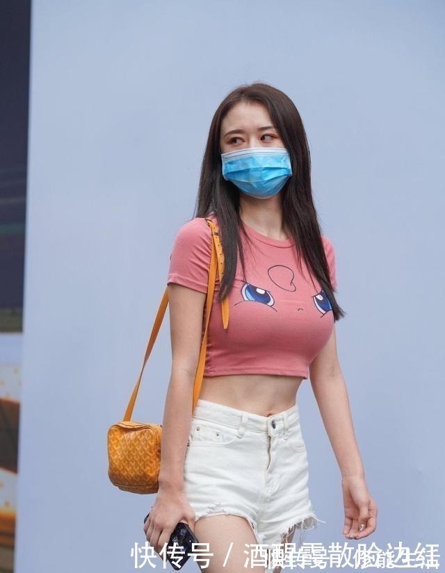 t恤|短裤的可爱穿搭就要搭配一件短款的T恤,又显身材还洋气!