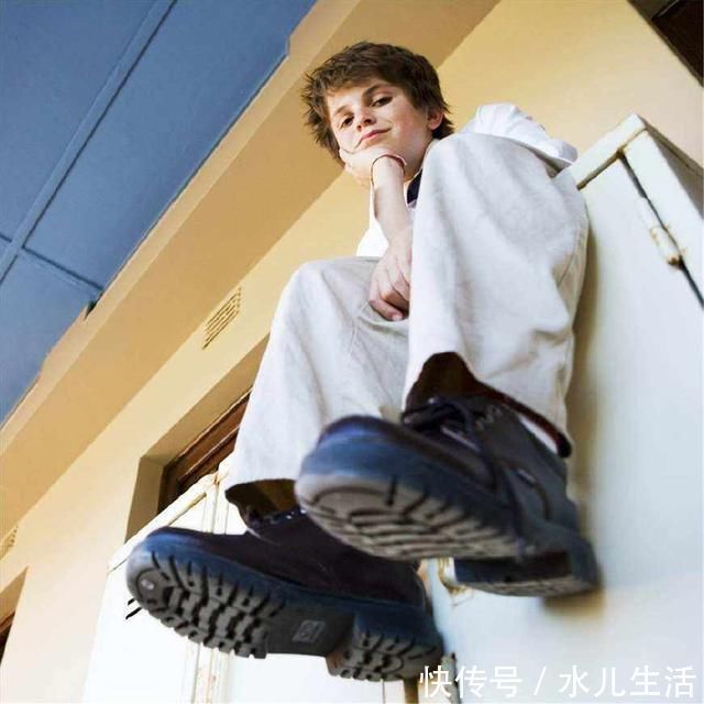 父母|长大后心术不正的孩子早有征兆,如有三种表现,10岁前赶紧纠正