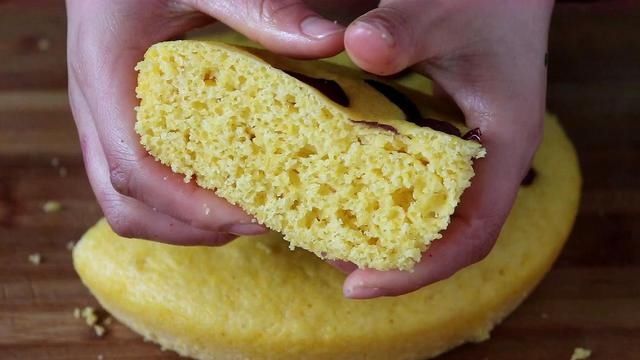 玉米发糕最好吃的做法，学会这些诀窍，松软香甜，全家抢着吃