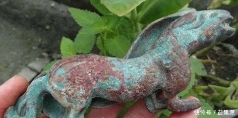 翻新|男子回老家翻新老宅子挖出一件宝贝,到黑市上四处打听却无人敢买