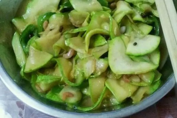 食物中毒|8种蔬菜一定不要再吃了,有毒伤肝,早知道早受益!