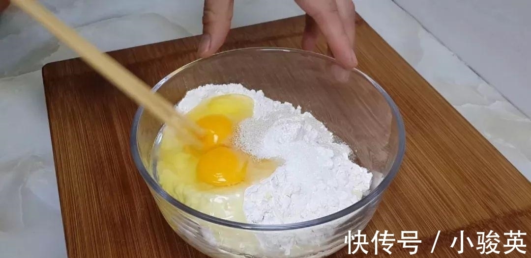 手不沾面|面粉新吃法, 手不沾面, 比油条做法简单, 比馅饼好吃, 越吃越想吃