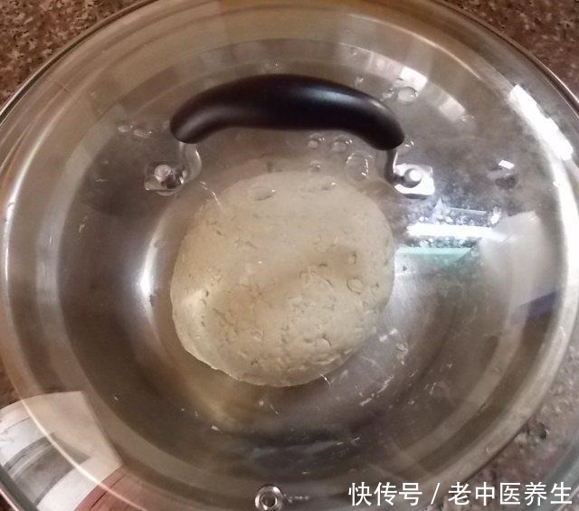 燕麦馒头,馒头的表面看起来凹凸不平,但是并不影响它的美味哈