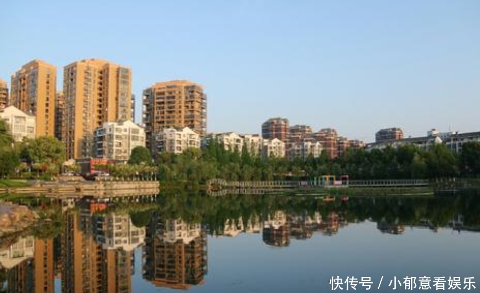 湖北一由宜昌代管的县级市，非金属含量62505万吨，环境优美