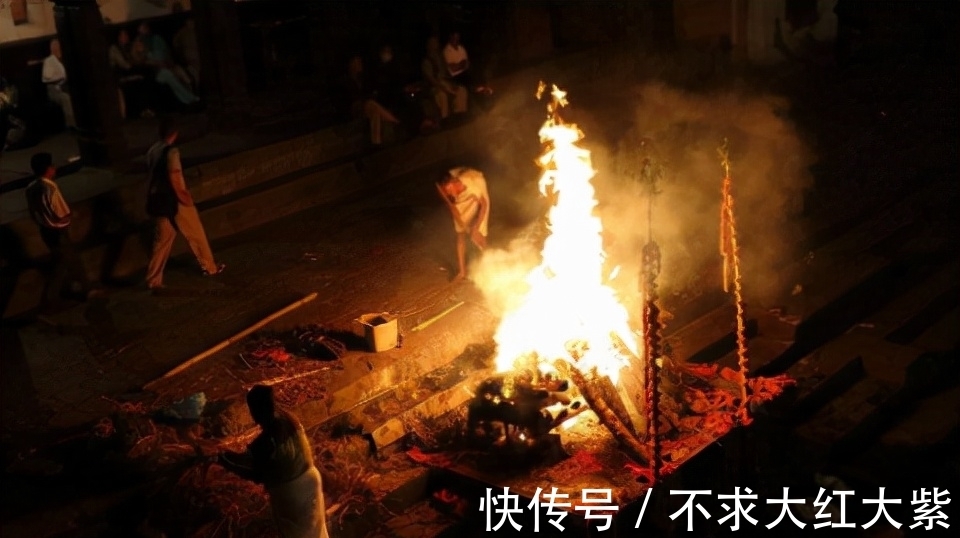 杨老伯!福建废宅每晚灯火通明,村民请电视台查明真相,怎料专家检查后怒了