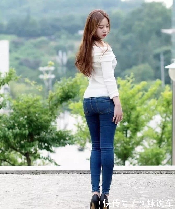 小姐姐 小姐姐穿牛仔裤怎么可以这么美,越是简洁越是时尚