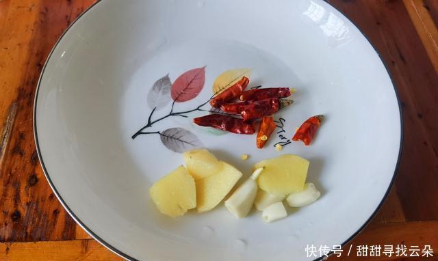 蒜瓣|草鱼红烧前加上“这1步”,鲜香又入味,鱼肉似蒜瓣