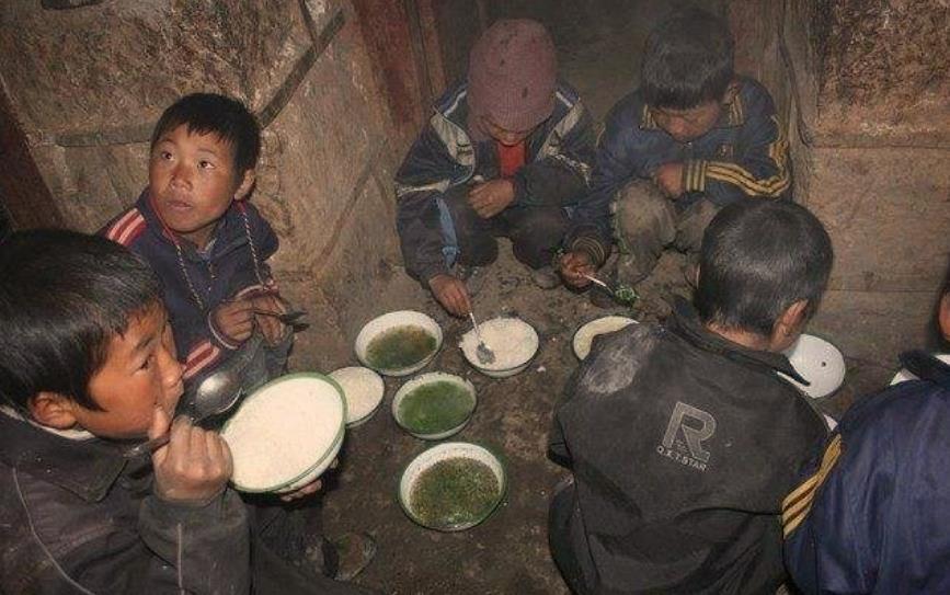 变形记|90后夫妻深山生9个娃：宝妈带孩子宝爸收入甚微，无知者无畏！