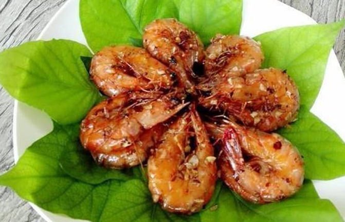 美食:椒盐大虾,麻油猪手鸭,四宝猪肚汤,辣炒胡萝卜丝