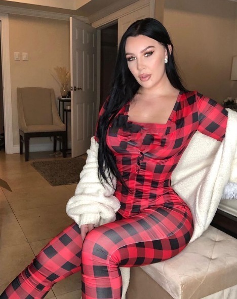 模特|她是132斤的大码模特,妖艳身材,让无数男人拜倒在她的包臀裙下