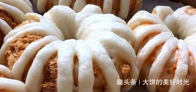 大饼|面粉加鸡蛋,不用烤箱,做孩子爱吃的小面包,喷香诱人,上桌吃光