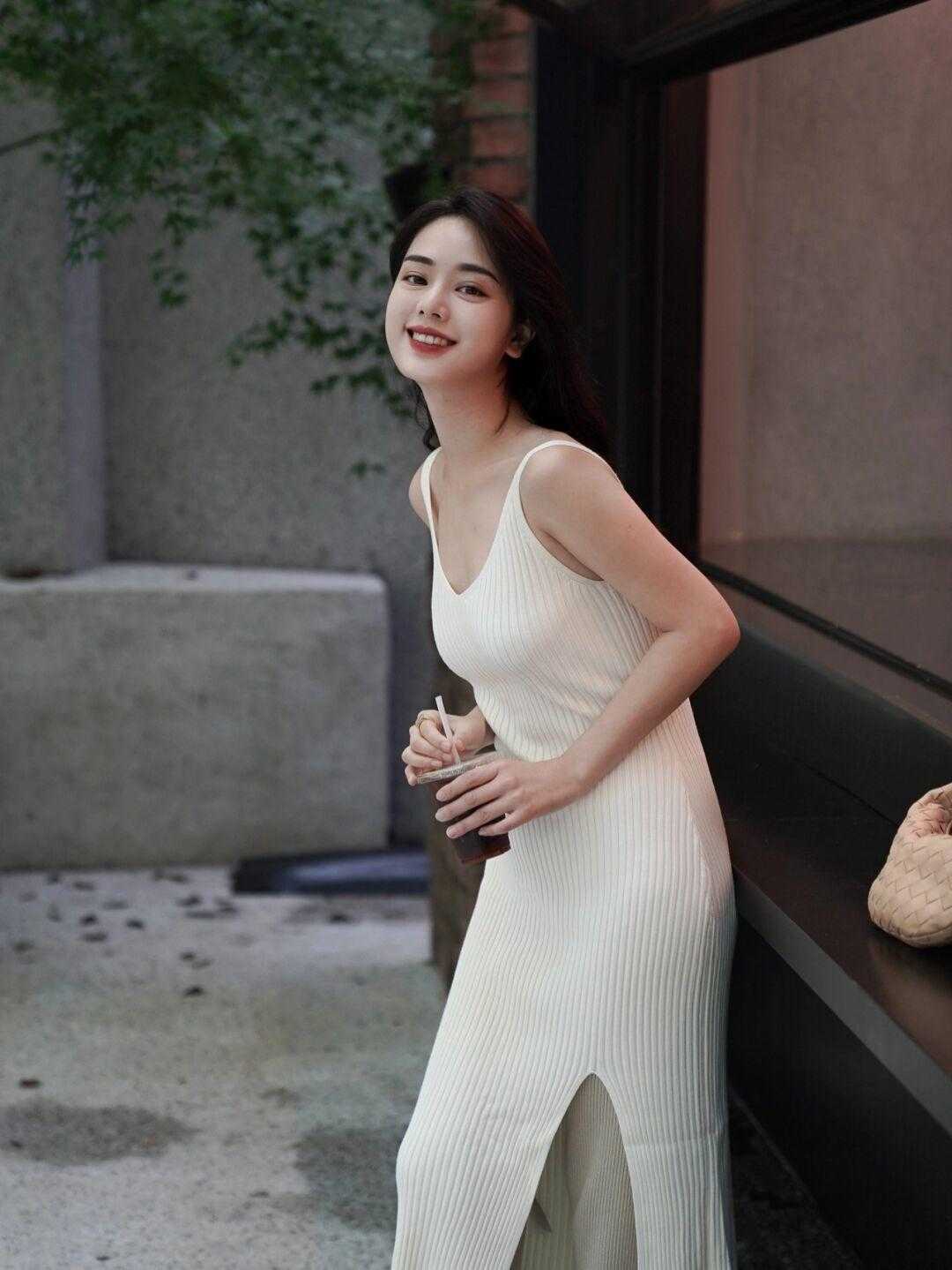 搭配|秋季来临,针织吊带裙搭配针织阔腿裤,碰撞出的