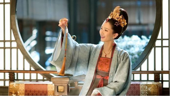 高髻|宋代女性的发式又简又仙,我们只会拉直烫头,跟宋代相比差远了