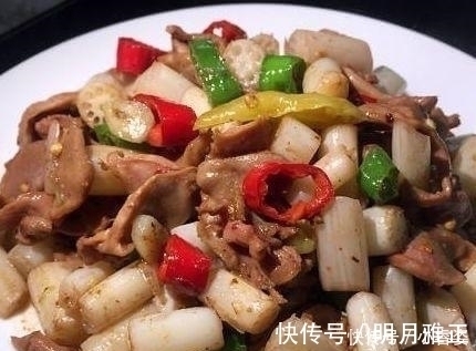 家里来客人不想去饭店，炒几道的家常菜，香飘四溢，好吃到没朋友