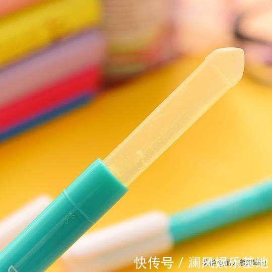 女人的包包里除了钥匙,这6个常用品不可少!不占地方还大有用途