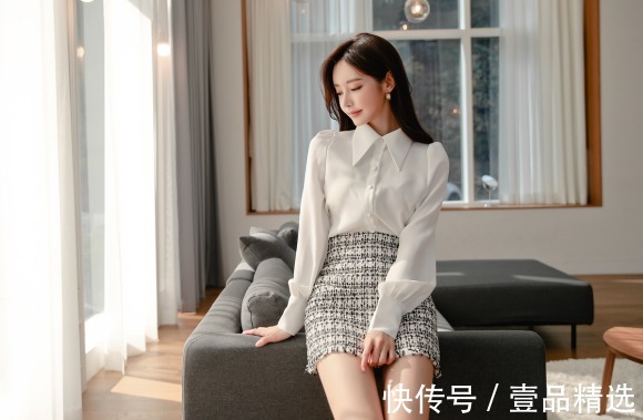 孙允珠|女神孙允珠高清时尚搭配：闪电墨彩波纹折叠满版小洋裙