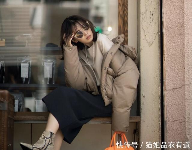 美不美、看穿搭,超暖和的“羽绒服搭配”,高级品味女人别错过