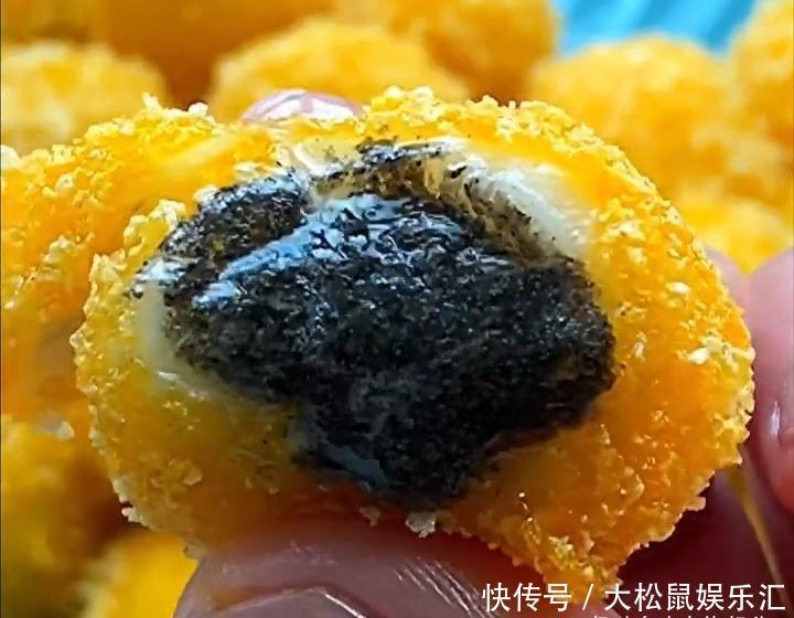 天气寒冷，孩子们爱上的零食，咬一口，外酥里嫩，流心喷香，好吃