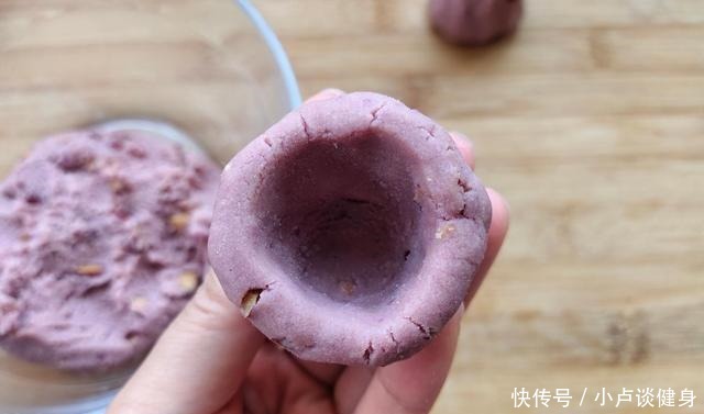 用粗粮简制的早餐,香甜可口,不发酵也松软,夏天我家三天两头做!