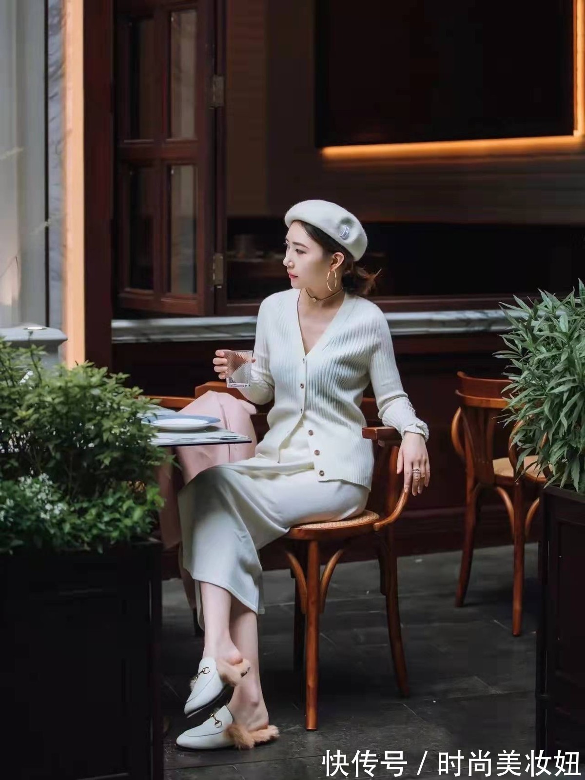 街拍 这是我见过“最温柔”的穿搭,显气质不说还优雅,照穿就对了