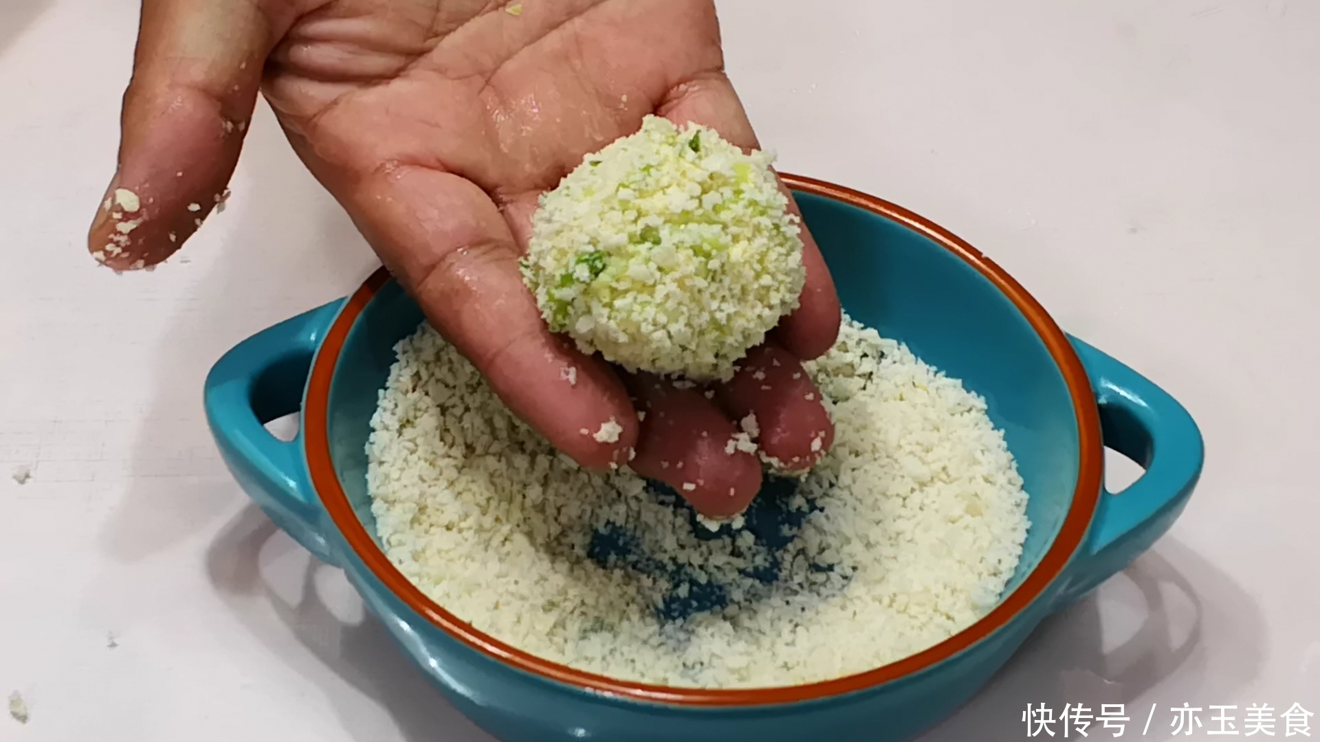  做萝卜丸子，有人用淀粉，有人用面粉，都不对！这才是正确做法