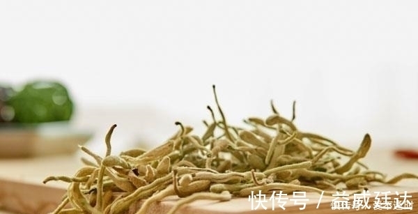 西洋参|黄芪加四味中药一起泡水喝,除湿排毒,肝肾或会越来越舒服
