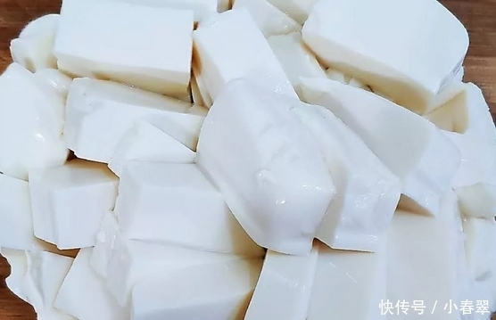 大叔用xo酱炖的辣豆腐，嫩滑可口，咸鲜微辣，家人爱吃！