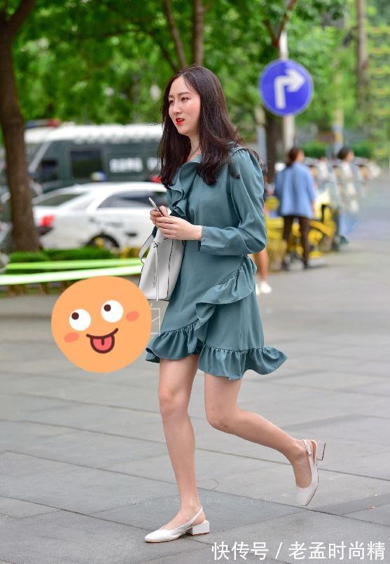 三个人 好闺蜜一起约会逛街,三个人三套裙展示不同的魅力