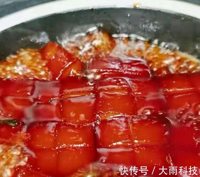 苏东坡!不用一滴水的东坡肉,火候到了自然美颜色红亮、香甜软糯如何做的