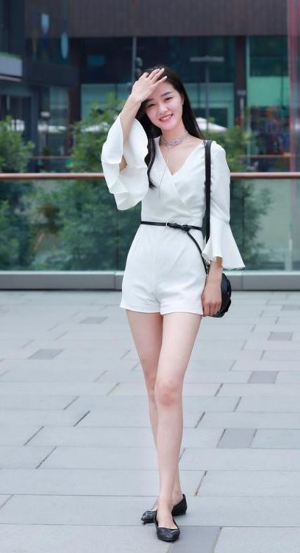 温婉|街拍丸子头美女温婉优雅的穿搭,时尚又大气