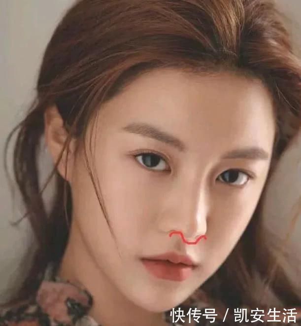 脸上有这3条线的女生,是天生的美人胚子,第3种很少见,你中了几条