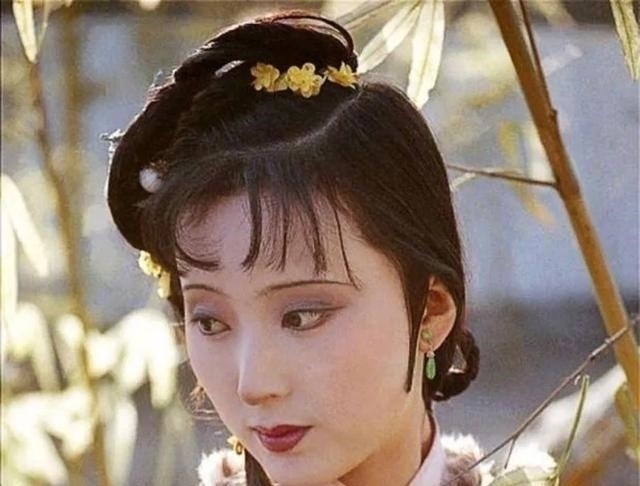 薛姨妈!贾母是怎么对待第一次见面的林黛玉、薛宝钗和尤二姐的?为什么?