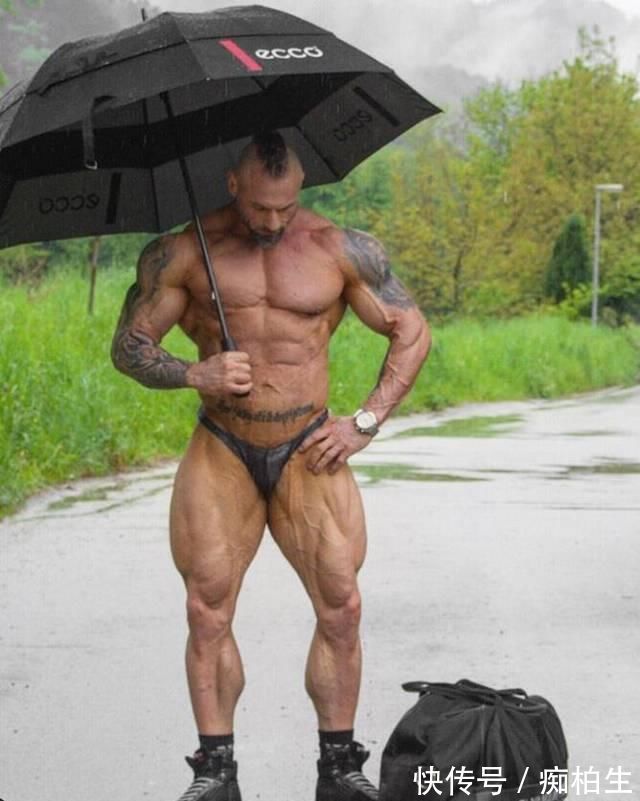 肌肉男|肌肉男执迷于低体脂，只有5%体脂青筋暴突，吃生牛肉太野性！