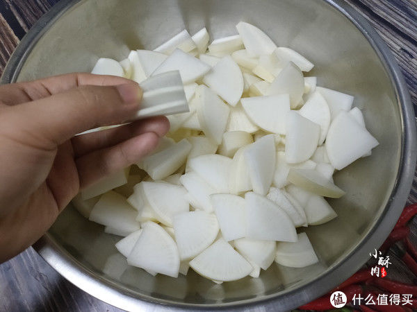 白萝卜这么做开胃解馋，切一切、泡一泡就上桌，酸甜嘎嘣脆