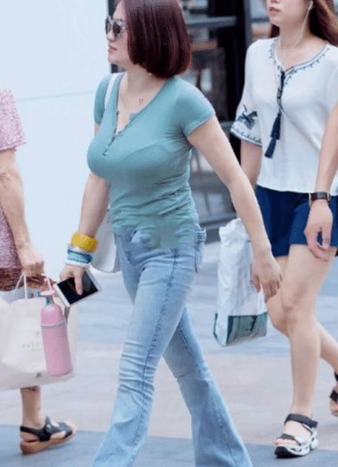 潮流小姐姐皎若秋月,优雅又气质,绽放柔情似水的气质