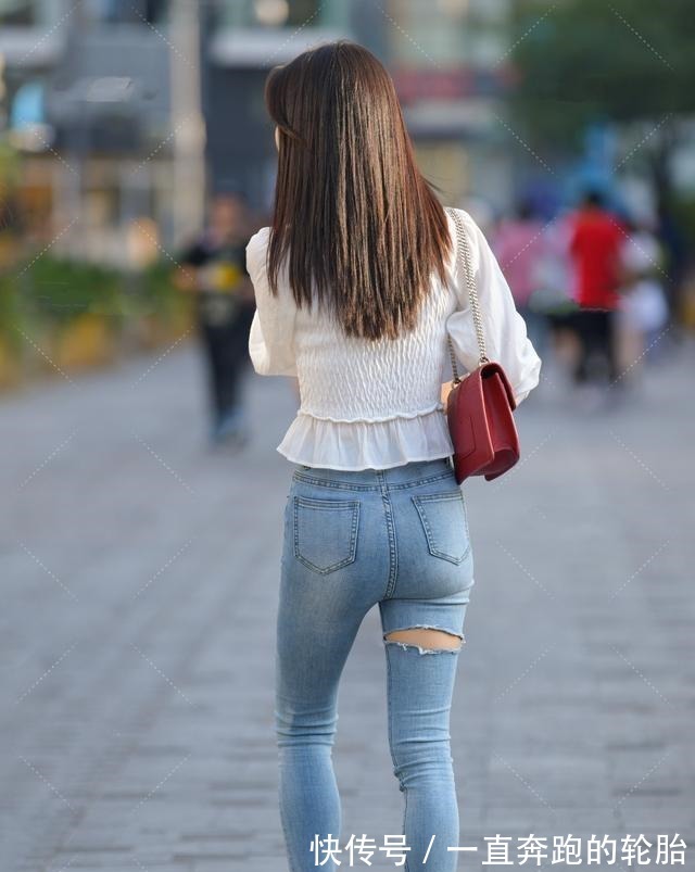 鞋子 “宽胯”的瑜伽裤美女,裙子是个不错的选择,充满活力!