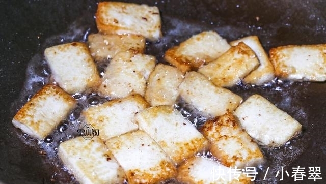 雷小厨|豆腐别再炖着吃了,加这两食材一起炒,喷香下饭,天天吃都不够!