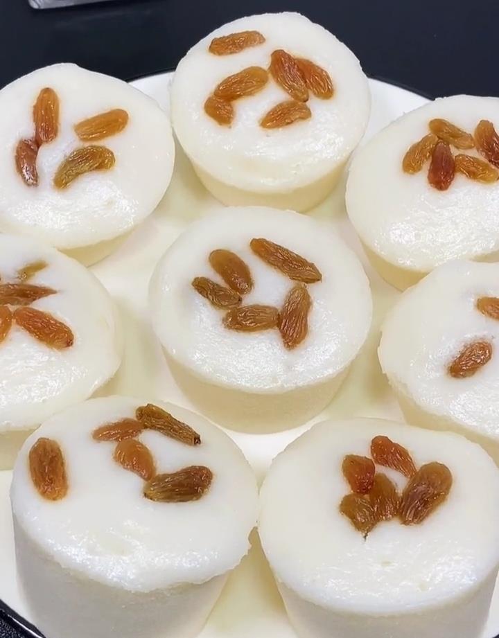 不用牛奶不用蛋，冬天喜欢吃的小点心，香甜可口，自己做挺简单