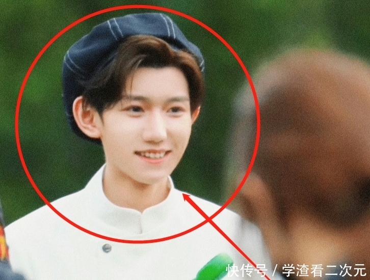 王源 奇异剧本鲨晒路透,王源穿厨师服好有格调,生图下的腿长我看愣了