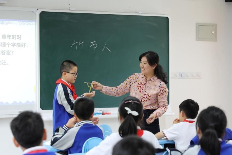 怎样的作业更吸引学生这所学校老师为何把设计有趣作业放在首位