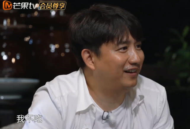 黃磊做完飯卻不動筷子,王麗坤一臉納悶,何老師解釋心疼