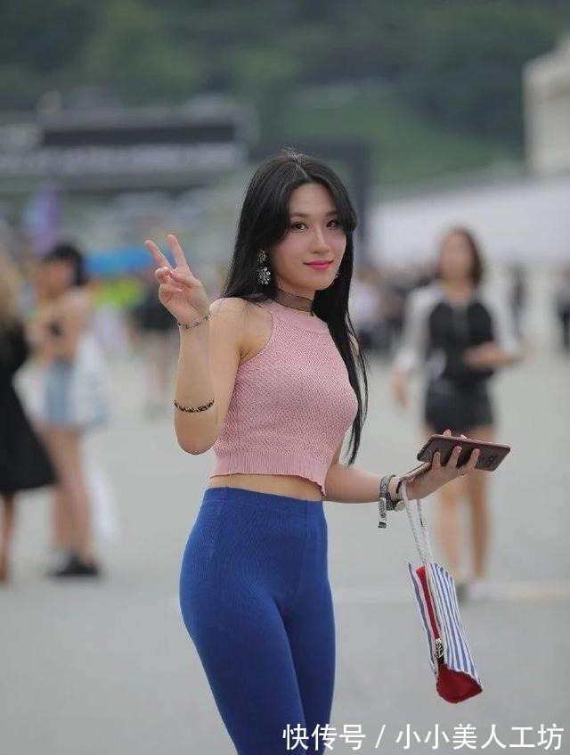 舞蹈裤|粉色挂脖背心搭配休闲舞蹈裤，时髦又有范儿，让你一秒拥有大长腿