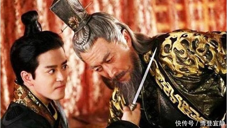 执意|皇帝执意传位给养子,大臣困惑不解,毛主席一语中的:流氓皇帝