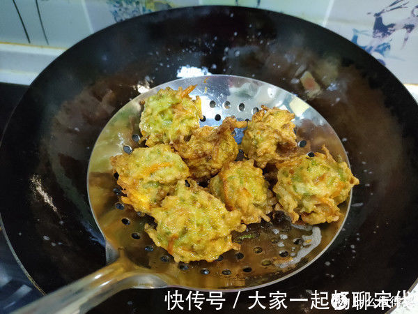 炸萝卜丸子|掌握好黄金比例炸萝卜丸子，真是又香又酥又脆