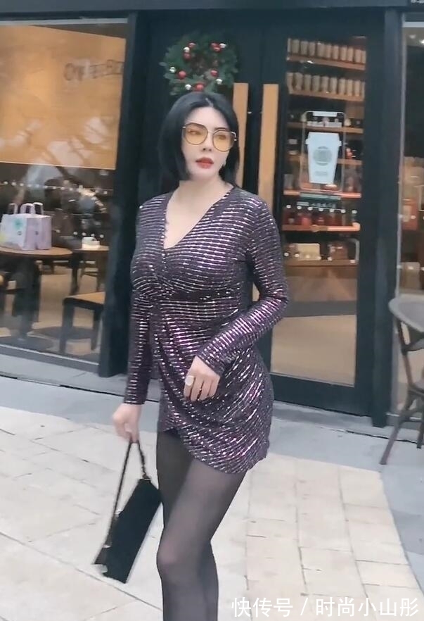 高级感|独具风味的泛光短裙，给女人的形象增加了高级感