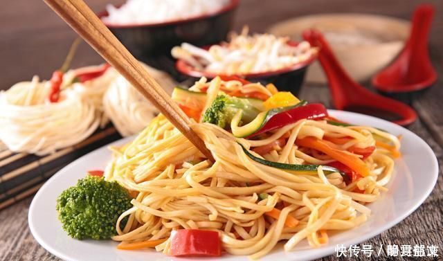 炒面这样吃,营养全面还能瘦,制作省时,上班族必看